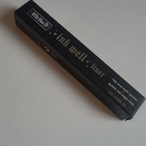 Long wear Matte eye liner